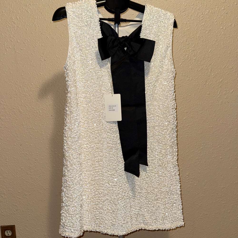Elegant cream sequin sheath mini Dress with Black Bow in the back size medium - Picture 7 of 14